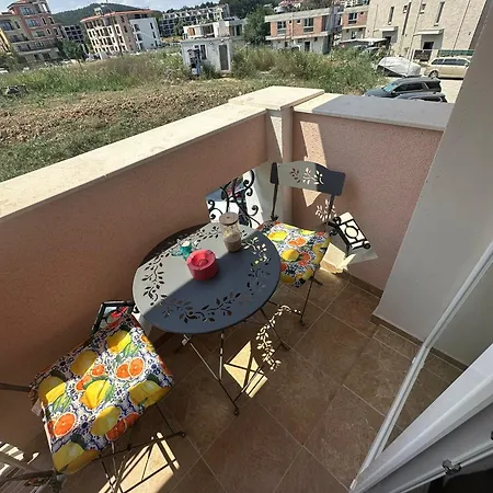 Beachfront Elegant 100 M From Smokinya Beach, Managed By Flat Mаnager Appartamento
